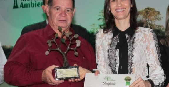 COMITÊ DO MANUEL ALVES RECEBE TROFÉU DO MÉRITO AMBIENTAL