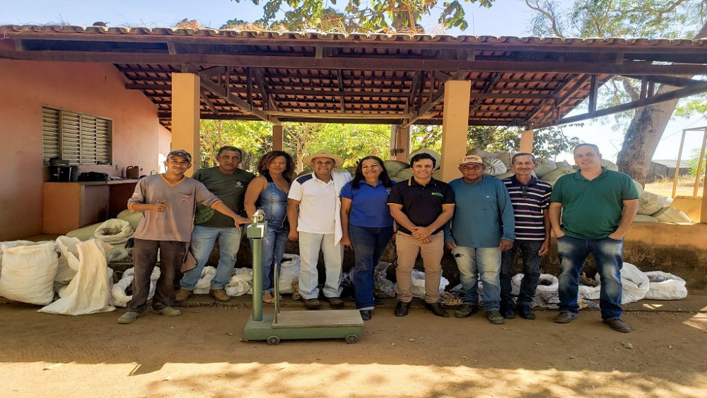 ENTREGA DE SEMENTES PARA BENEFICIAMENTO